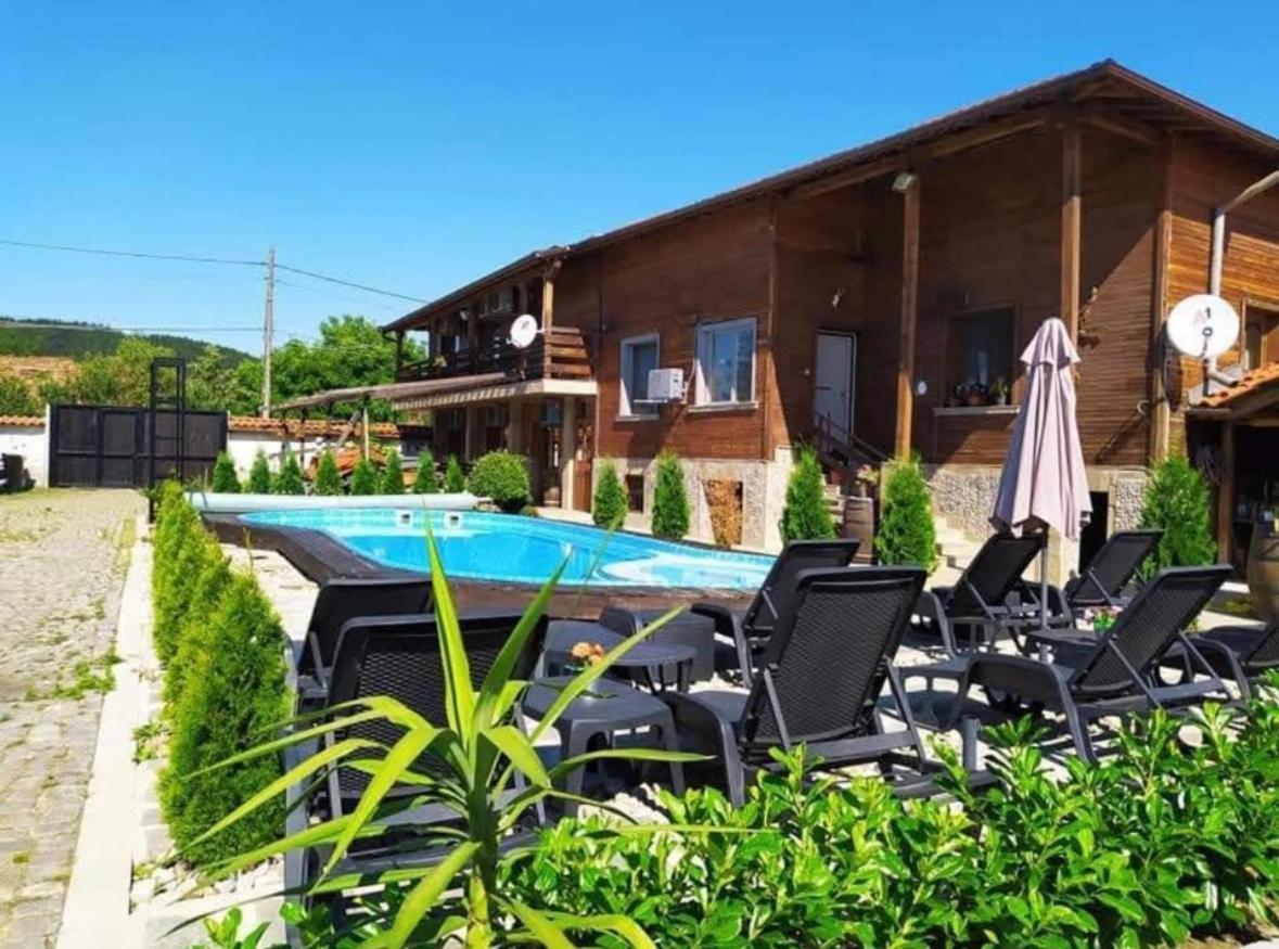 Villa Le Cinema Shiroki Dol Exteriör bild