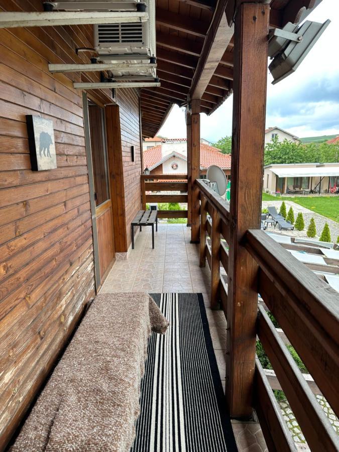 Villa Le Cinema Shiroki Dol Exteriör bild