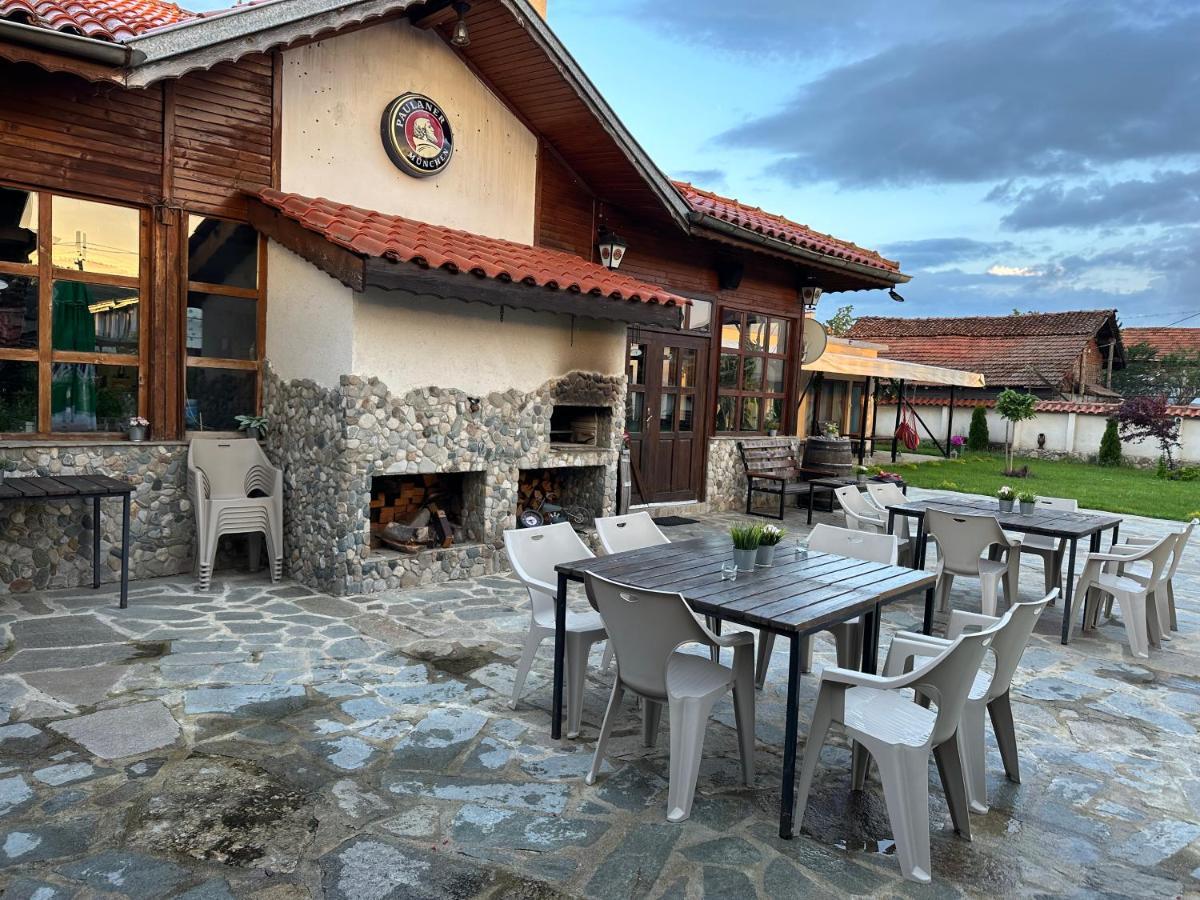 Villa Le Cinema Shiroki Dol Exteriör bild