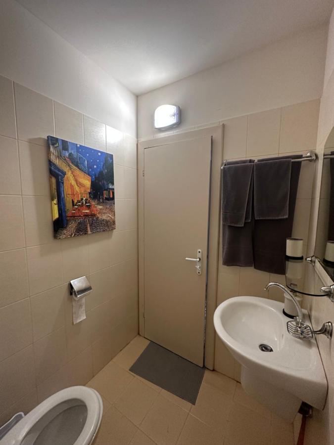 Villa Le Cinema Shiroki Dol Exteriör bild
